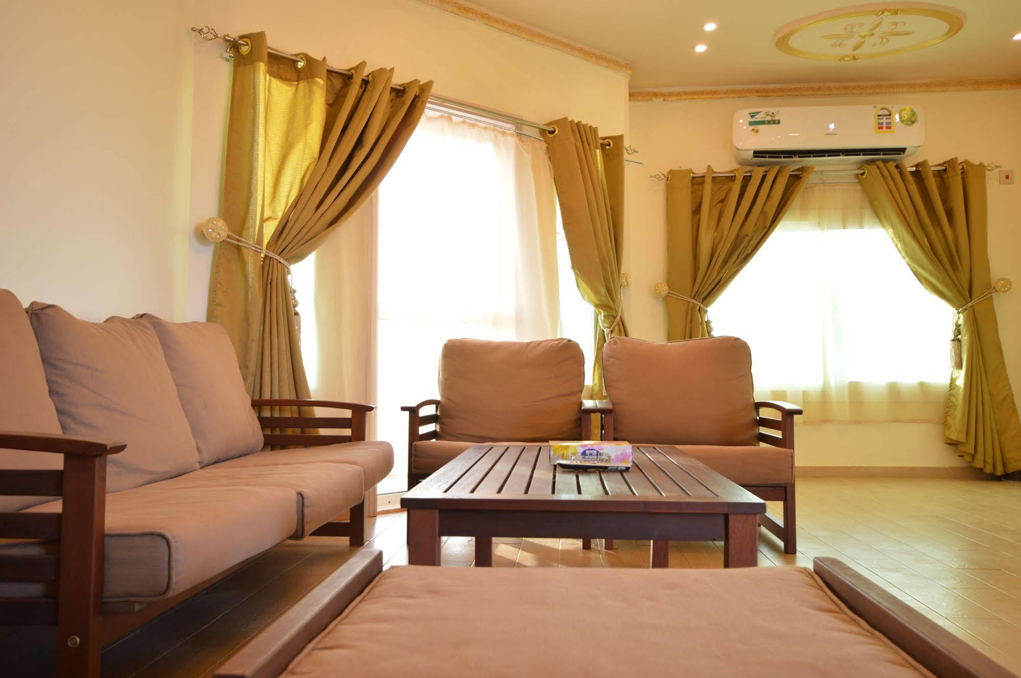 Al Ahmadi Plaza Resort 얀부 외부 사진