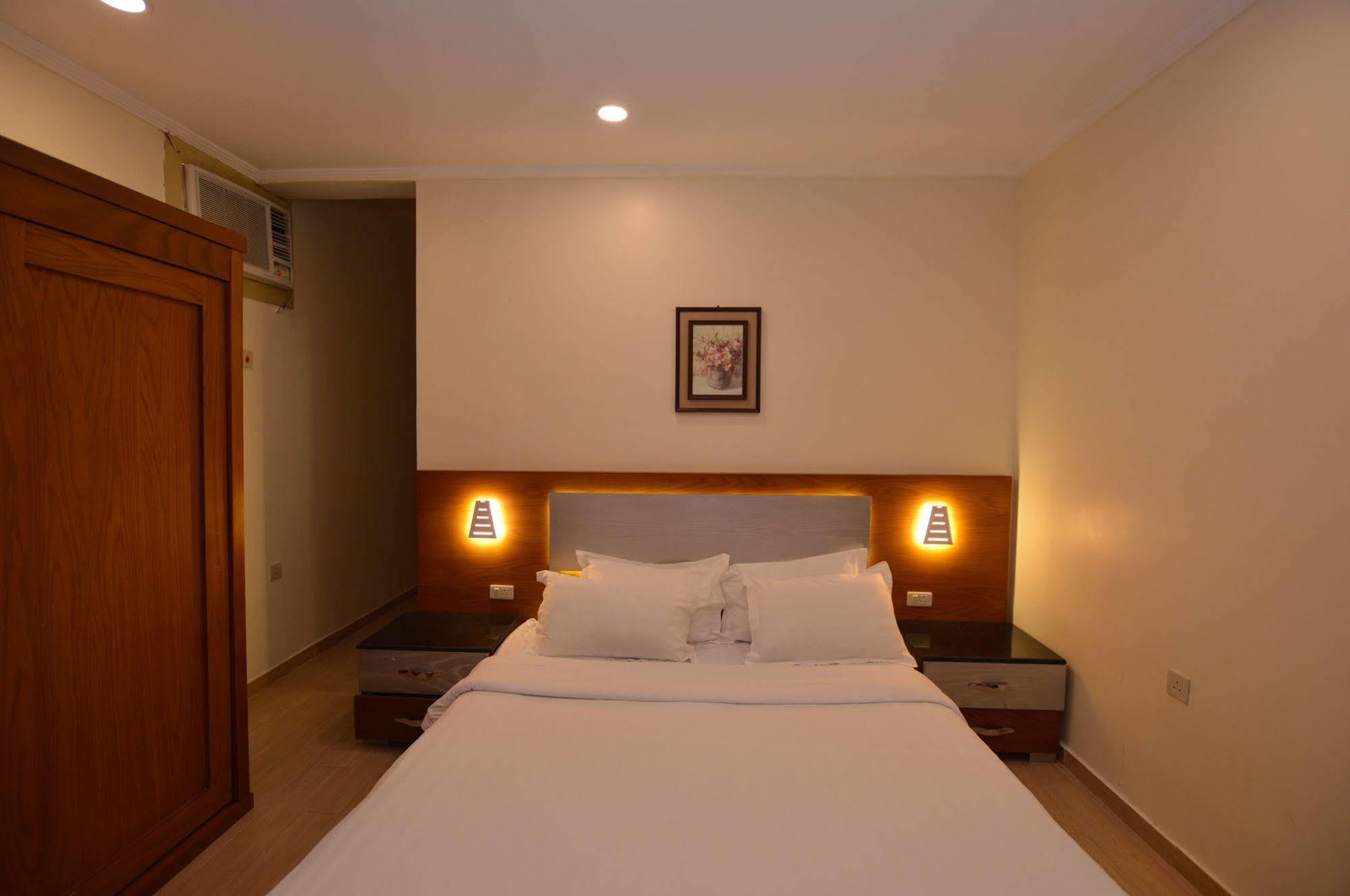 Al Ahmadi Plaza Resort 얀부 외부 사진