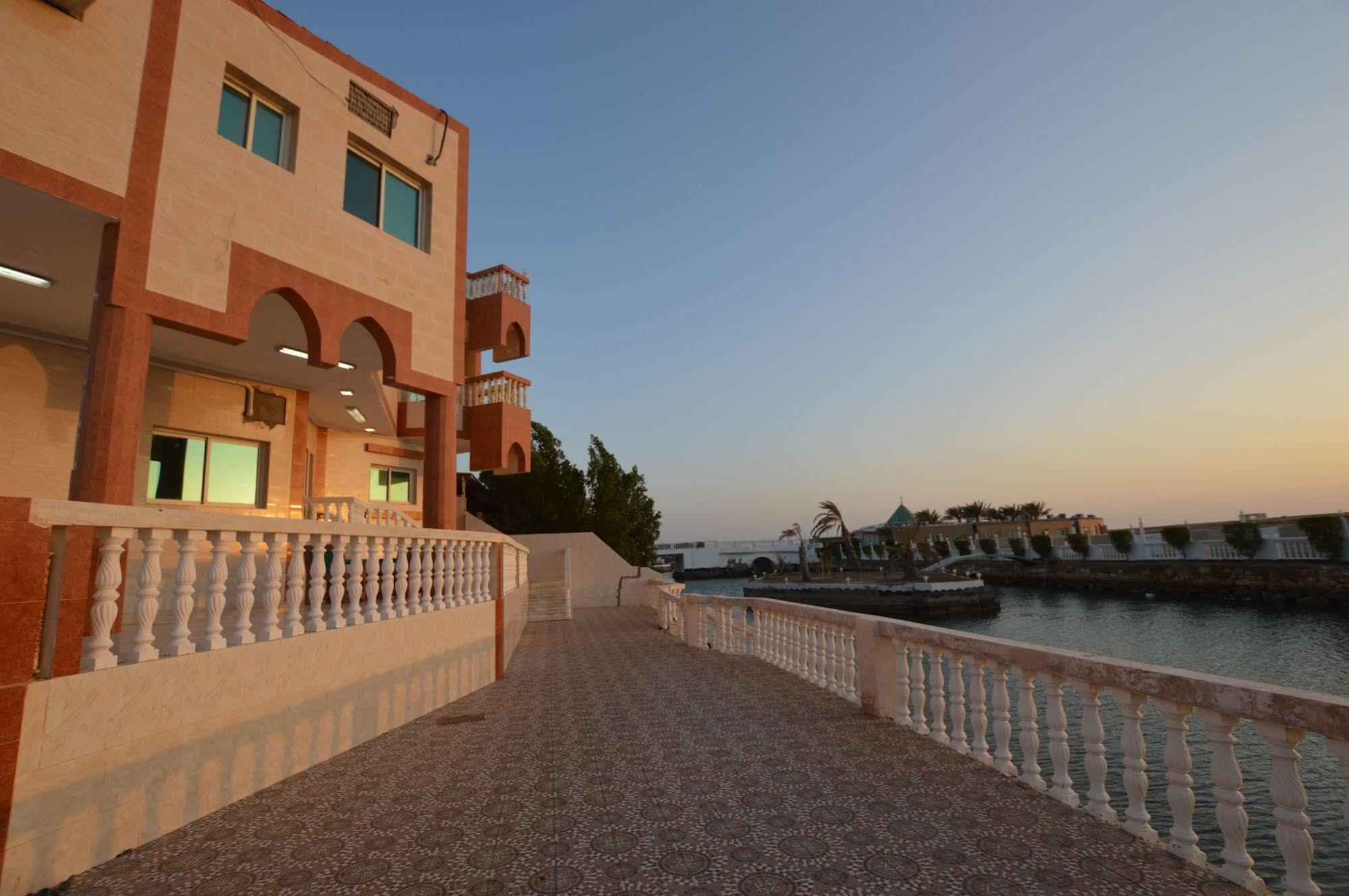 Al Ahmadi Plaza Resort 얀부 외부 사진